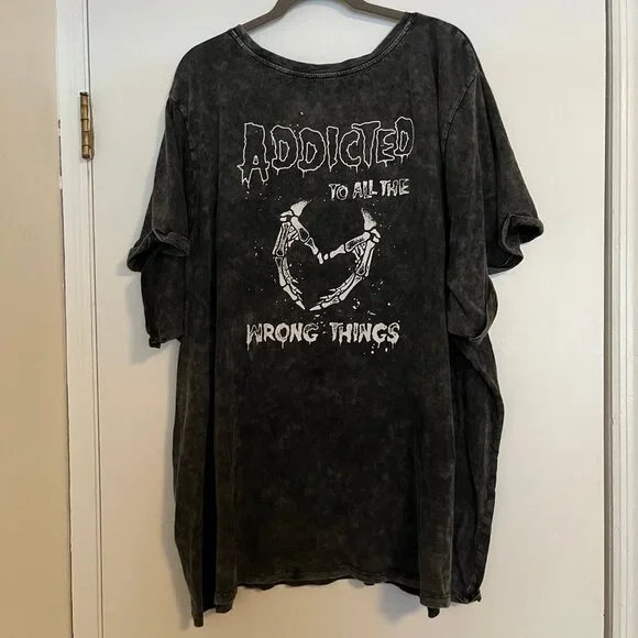 Torrid Size 5xl Skull Graphic Mineral Wash Black Tee - Picture 5 of 8